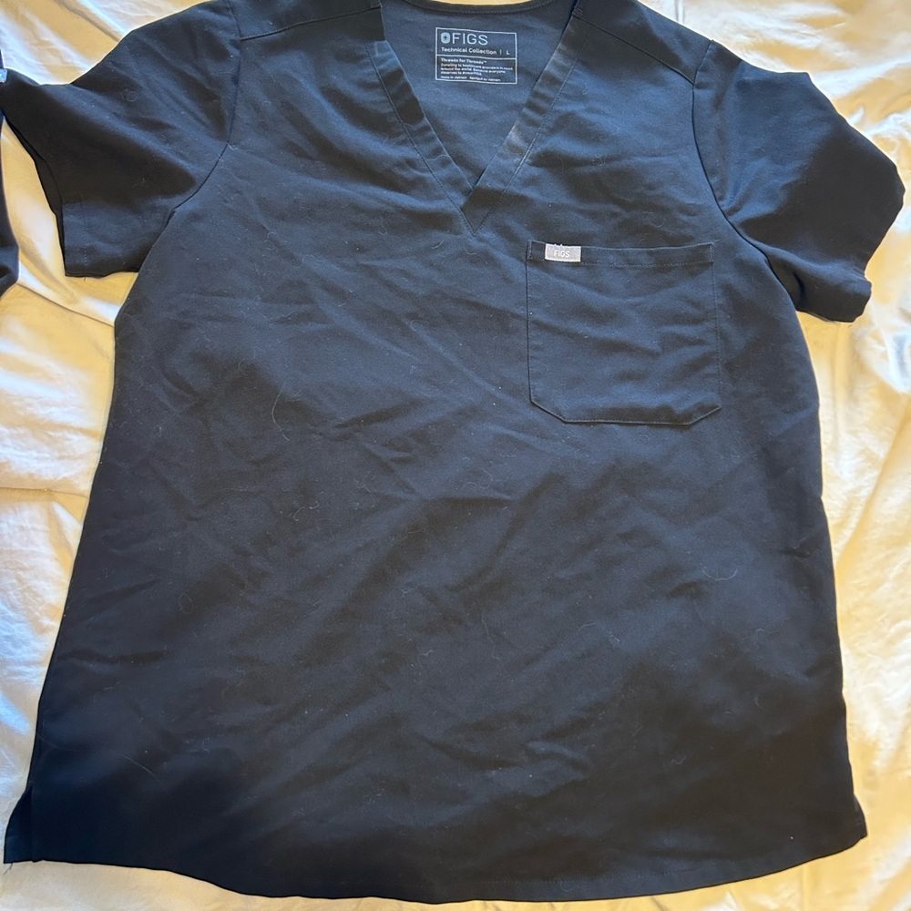 Figs Women's Black V-Neck Short Sleeve Tee